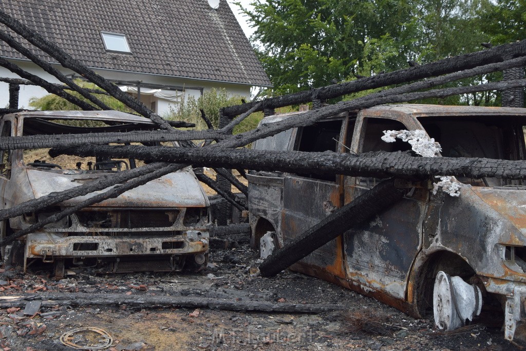 Schwerer Brand in Einfamilien Haus Roesrath Rambruecken P140.JPG - Miklos Laubert
